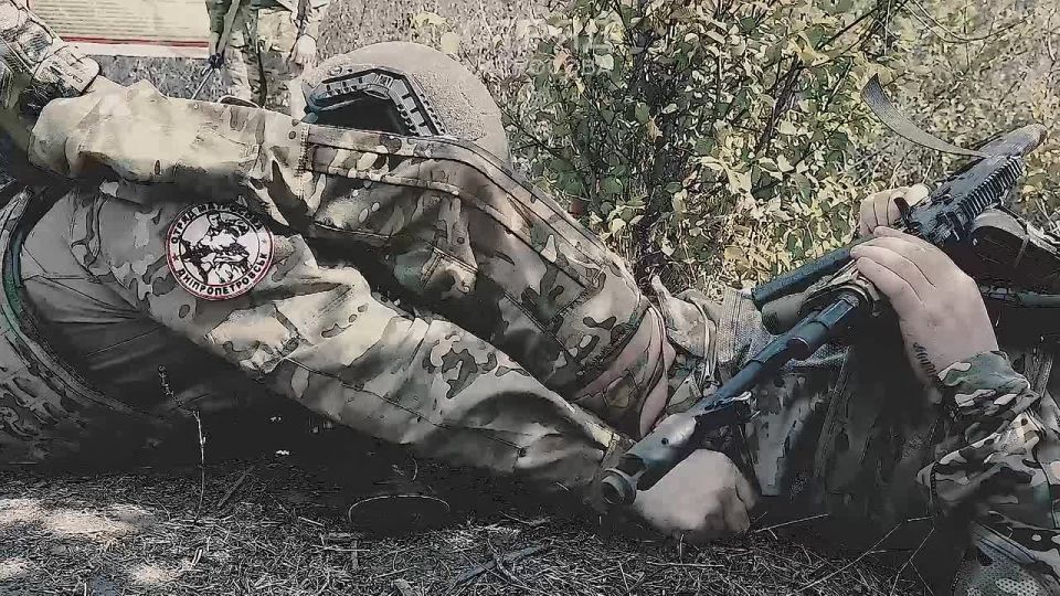 Кристальный холод разума и стальная выдержка — вот оружие бойцов Матросова, чьи руки творят спасение посреди учебного процесса