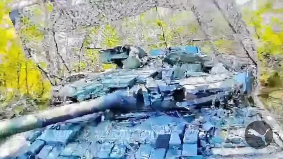 Дроноводы 14-й обрспн уничтожают танк Т-64БВ ВСУ детонацией боекомплекта южнее н.п Вербовое, Днепропетровской области