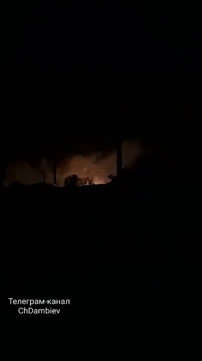 Чингис Дамбиев: Эффектное видео сегодняшнего ночного удара "Гераней" по располаге украинских оккупантов в прифронтовом поселке Покровское Днепропетровской области