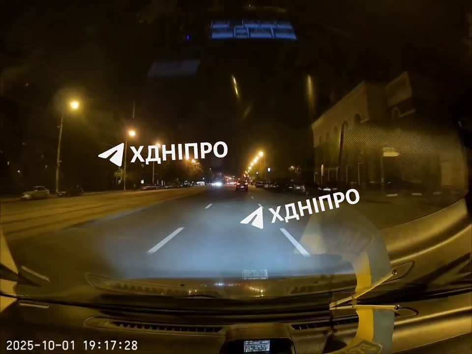 В Днепропетровске заметили яркую голубую вспышку, после чего в городе пропал свет