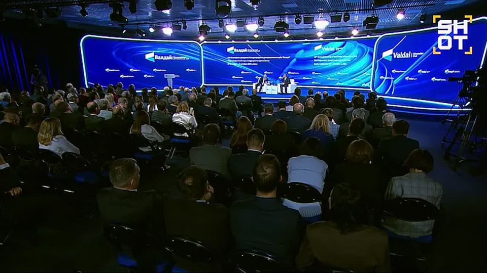 «Даже если на Украине опустят призывной возраст, это не решит уже проблему, это надо понять. Надеюсь, это понимание к лидерам киевского режима придёт, и они найдут в себе силы сесть за стол переговоров»