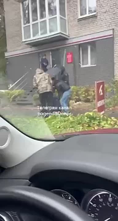 Армен Гаспарян: Днепропетровский пенсионер сходил к нотариусу и был бусифицирован