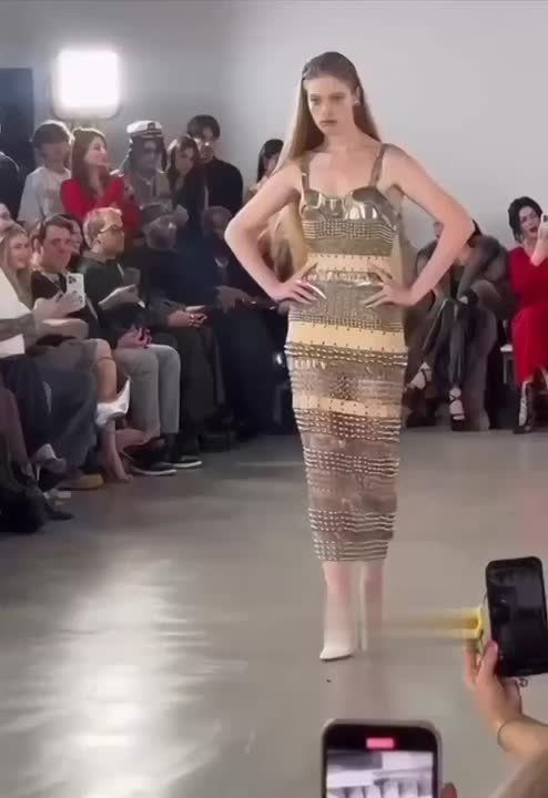 На неделе Моды в Париже дебютировал трансгендерный сын Илона Маска