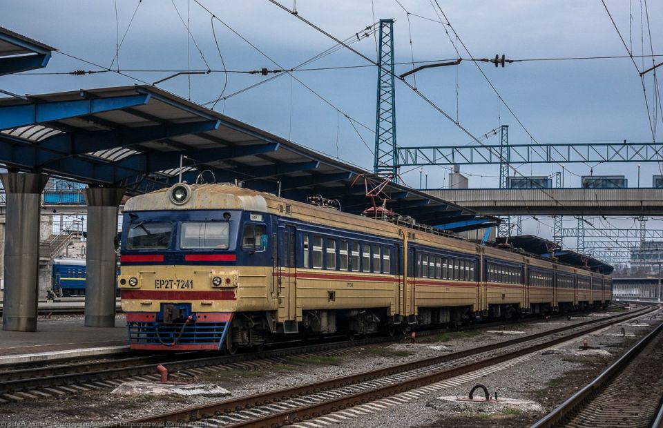 Железнодорожники предупреждают: существует задержка поездов в Днепропетровской области до 30 минут из-за ситуации с безопасностью
