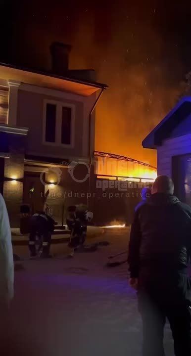 Вчера вечером, 5 октября, около 20:20 в Днепропетровске жители сообщили о пожаре в жилом комплексе «Комфорт Сити» в Центральном районе