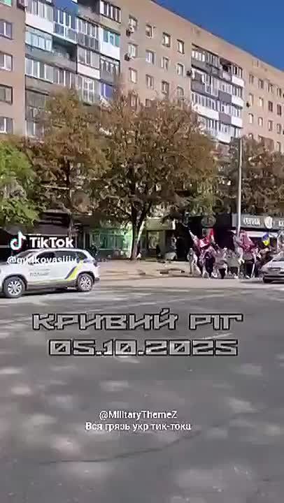 Кривой Рог. Шествие с требованием освободить пленных "защитничков"