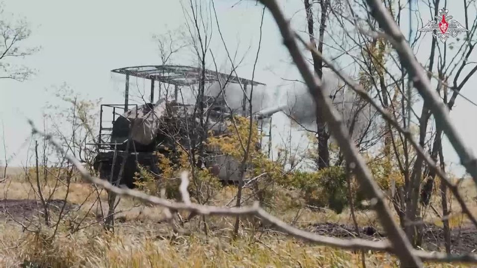 Минобороны России: Расчёты самоходных артиллерийских установок 2С19 «Мста-С» группировки войск «Восток» уничтожили высокоточными боеприпасами «Краснополь» опорные пункты ВСУ в районах Великомихайловки и Ивановки в...