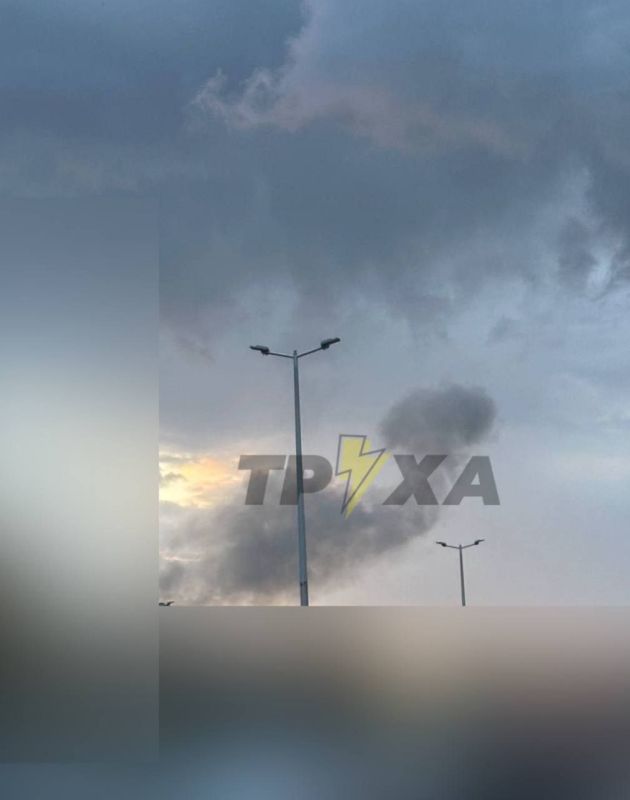 Местные каналы сообщают о дыме, возникшем после удара в Днепропетровске