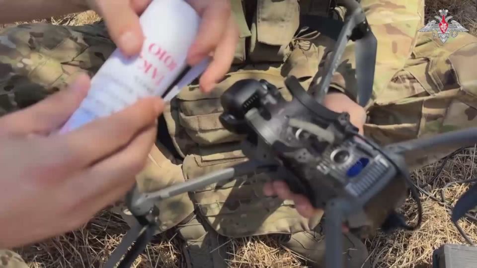 Минобороны России: Военнослужащие подразделения БПЛА выполнили залистовывание позиций ВСУ на правом берегу Днепра