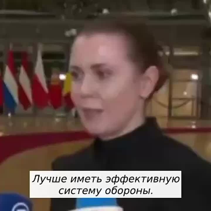 Вот эта глупышка-хохотушка министр обороны Литвы Довиле Шакалене