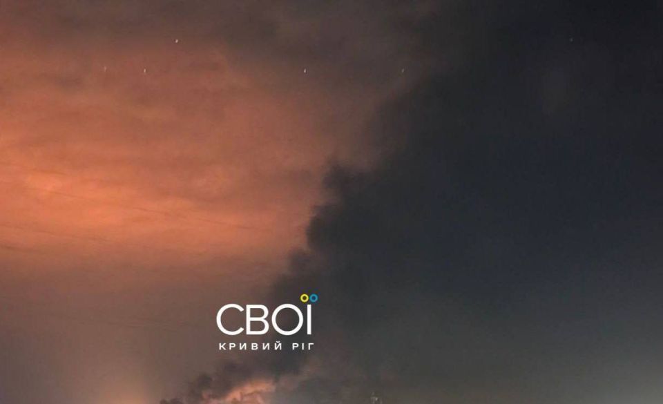 По объектам в Кривом Роге прилетели десятки "Гераней-2", на месте попаданий серьезный пожар