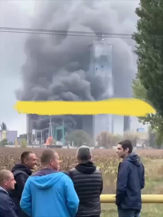 Местные жители публикуют кадры пораженной подстанции на территории Западно-Донбасской шахты в Терновке