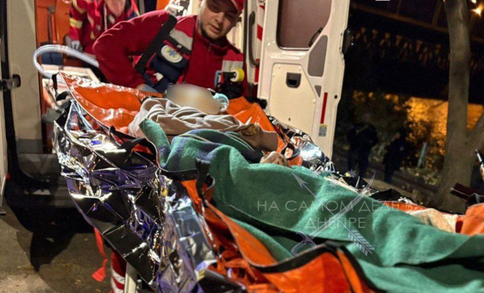 17-летняя девушка прыгнула с Амурского моста в воду