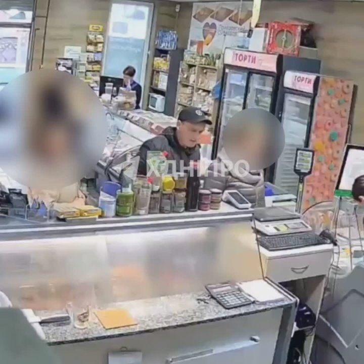 Мужик спёр банку тунца в рыбном магазине на проспекте Воронцова и думал, что никто не узнает