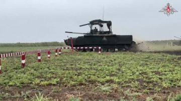 Минобороны России: Подразделения общевойсковой армии из состава группировки войск «Днепр» проводят плановые занятия по боевой подготовке, направленные на отработку слаженности действий экипажей боевых машин пехоты БМП-3