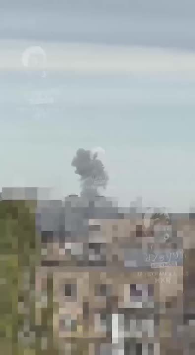Прилет КАБ по Кривому Рогу, в месте попадания идет дым