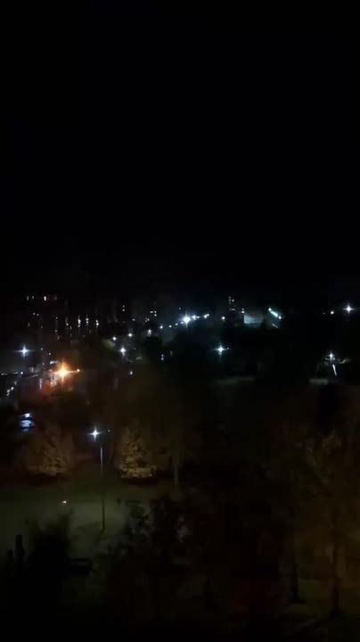 Даниил Безсонов: Даже небеса участвуют в уничтожении энергетической инфраструктуры Украины) В Кривом Роге молния ударила по подстанции, после чего погас свет