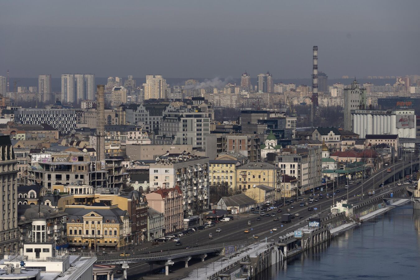 В нескольких областях Украины ввели экстренные отключения света