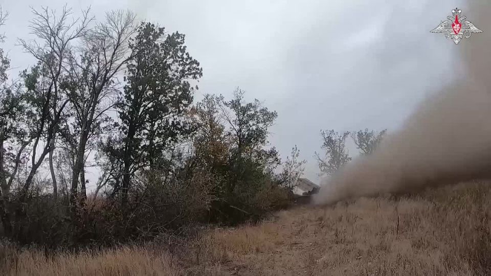 Минобороны России: 00:00 Расчеты РСЗО «Град» Южного военного округа уничтожили укрепления и пункты управления БПЛА противника