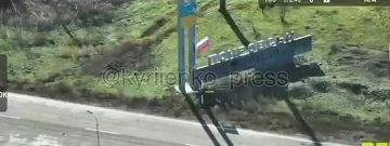 На стеле Покровска (Красноармейска) появился российский флаг