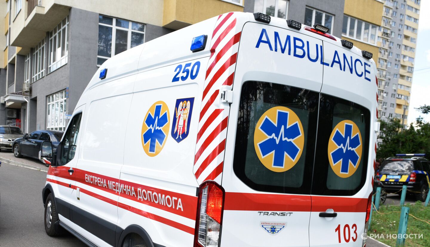 На Украине военкомат использует машину скорой помощи для мобилизации