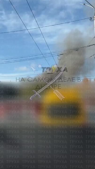 По информации от областной военной администрации, в Днепропетровске зафиксировано попадание в инфраструктурный объект