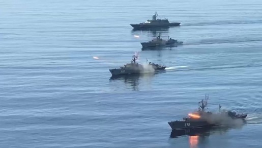 Минобороны России: С Днем моряка-надводника!. Главнокомандующий ВМФ адмирал Александр Моисеев поздравил моряков-надводников с профессиональным праздником: Товарищи матросы и старшины, мичманы и офицеры, адмиралы! Дорогие...