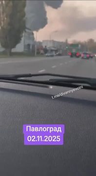 Крупный пожар на предприятии в Павлограде после налёта бпла-камикадзе «Герань-2» сегодня вечером