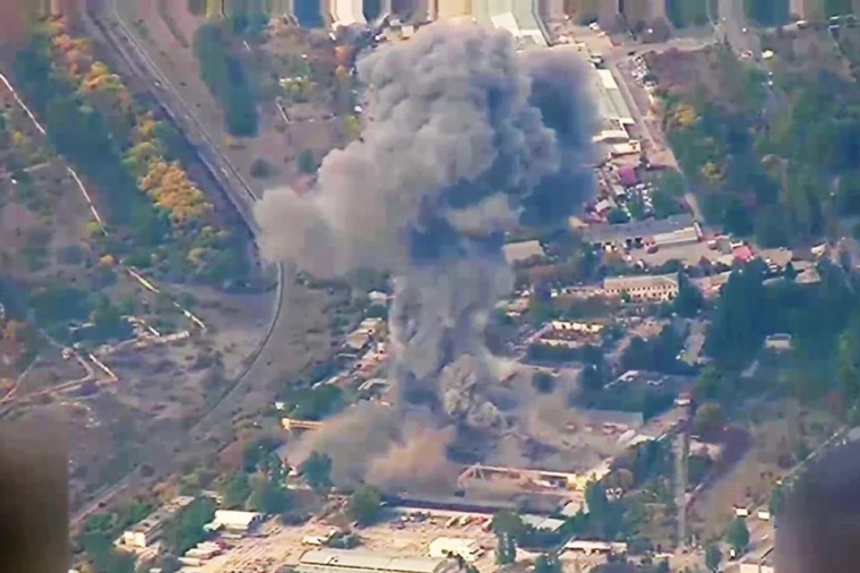 Сводка СВО на 3 ноября. Бойцы 35-й бригады морской пехоты ВСУ, которую год назад наши десантники выбили практически под «ноль» в Крынках, по приказу командование были собраны для награждения