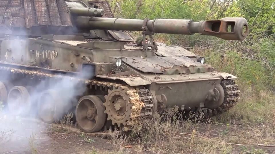 152-мм самоходная гаубица 2С3 «Акация» оснащённая системой динамической защиты «Буратино» из состава группировки войск «Восток» в Днепропетровской области