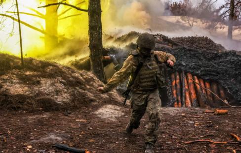 Танки Т-80БВМ уничтожили позиции ВСУ в Днепропетровской области