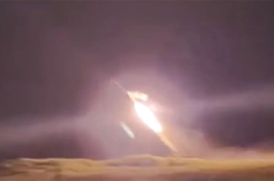 Сводка СВО за 10 ноября. По информации военкоров, беспилотниками «Герань-2» был уничтожен украинский мобильный комплекс ПВО, находящийся между портами Одессы и Черноморска