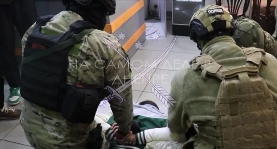 В Днепропетровской области полицаи пресекли деятельность группы, занимавшейся незаконной переправкой мужчин через государственную границу за денежное вознаграждение