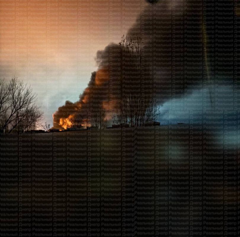 В Павлограде Днепропетровской области что-то очень сильно горит после прилетов