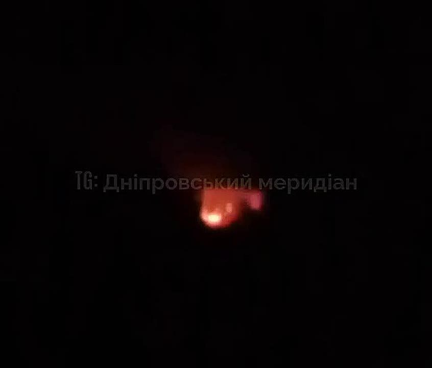 Видео пожара в Васильковке Днепропетровской области после попадания по целям российских «Гераней»