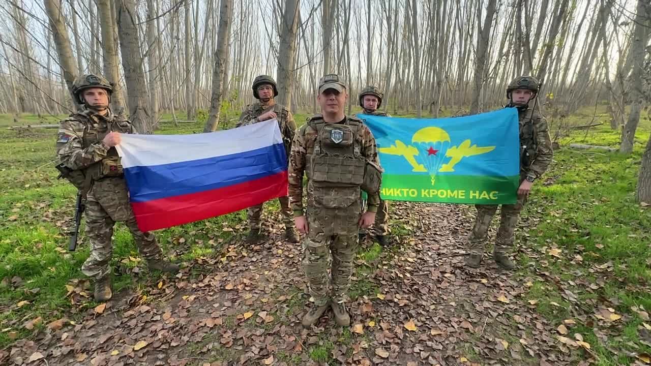 Десантники поздравили женщин с Днём матери