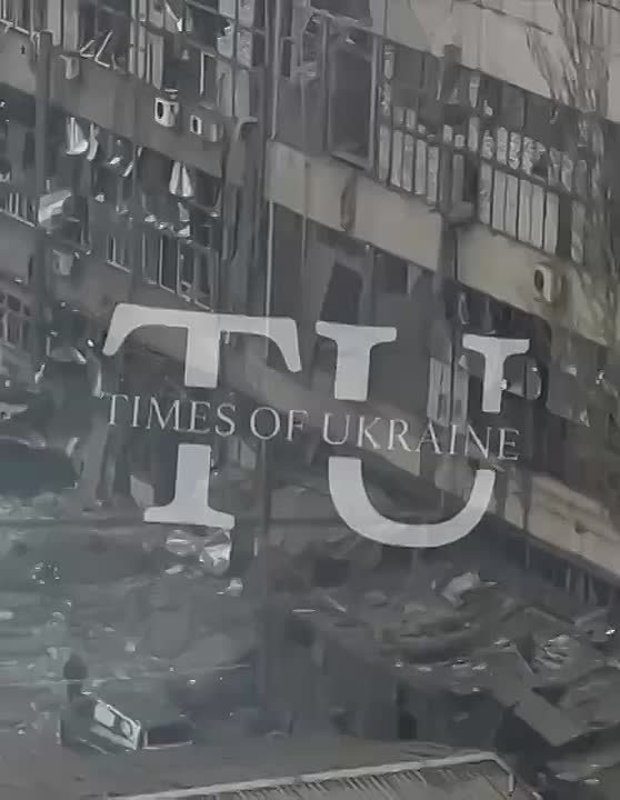 Днепропетровск. Ещё кадры здания по которому прилетел "Искандер"