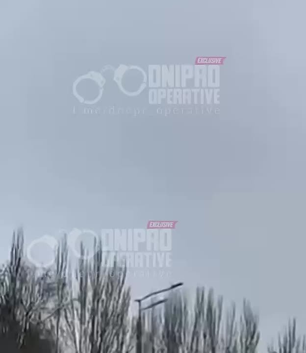 Момент удара ракетой 9М723 ОТРК "Искандер-М" по объекту противника в Днепропетровске