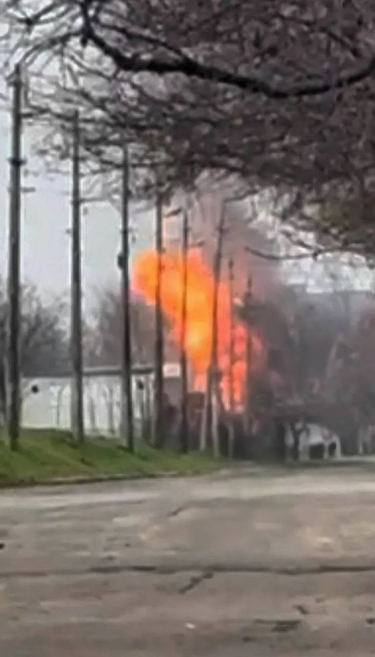 В Херсоне сильный пожар после прилета по АЗС