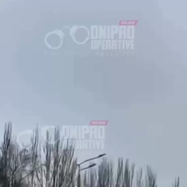 ВС РФ нанесли удар по целям в Днепропетровске: мощный прилёт ракеты попал на видео