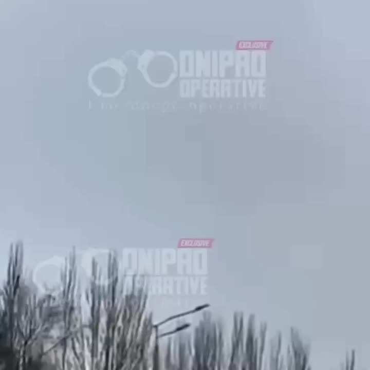 ВС РФ нанесли удар по целям в Днепропетровске: мощный прилёт ракеты попал на видео