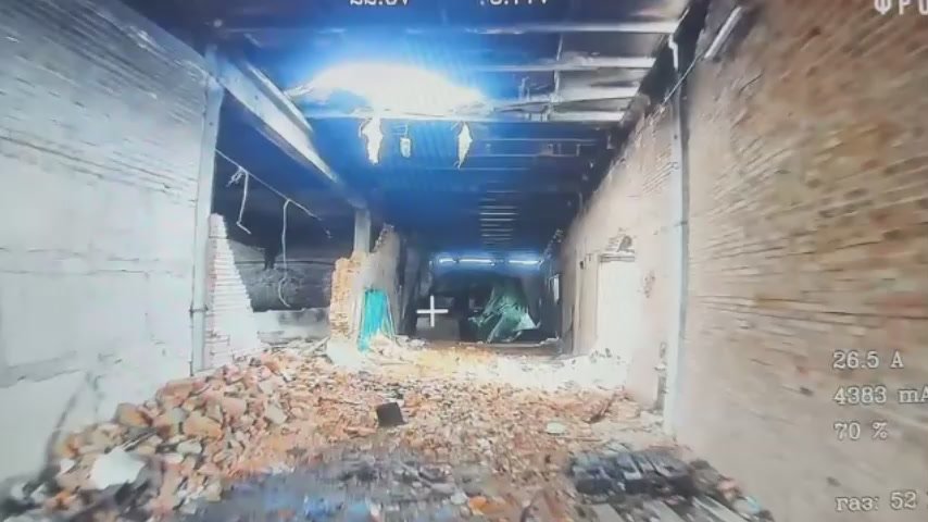 Владислав Шурыгин: Операторы оптоволоконных FPV-дронов ГВ "Днепр" обнаружили танки ВСУ в одном из ангаров в Орехове, Запорожской области