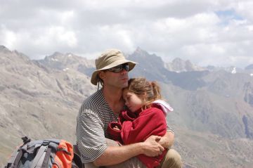 Олег Царёв: Про детей. Читаю новость с Украины: воспитатель из Белой Церкви (под Киевом) «строила» трёхлетнюю девочкупереселенку за русский язык