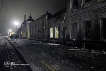 Еще кадры вокзала в Пятихатках Днепропетровской области после серии ударов БПЛА