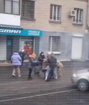 В Днепропетровске #людоловы спровоцировали массовую драку с "гражданскими"