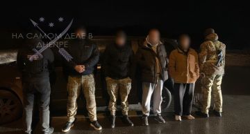 В районе Черновицкой области украинские пограничники задержали группу мужчин, которые пытались незаконно перейти границу между Украиной и Молдовой в обход пропускных пунктов