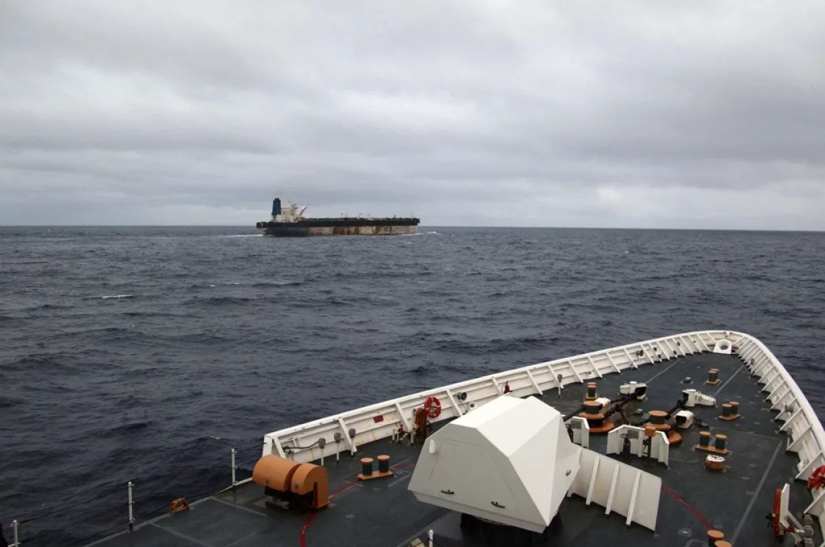 Министерство транспорта России сделало официальное заявление касательно инцидента с танкером под российским флагом и участием американских военных