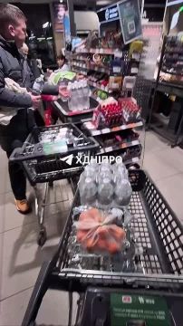 В Днепропетровске и Запорожье население массово скупает воду из-за блэкаута и неясных сроков восстановления электроснабжения