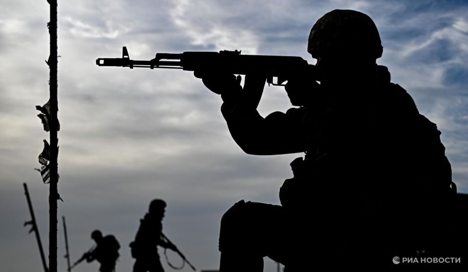 Российские военные уничтожили украинский танк Т-62 под Днепропетровском