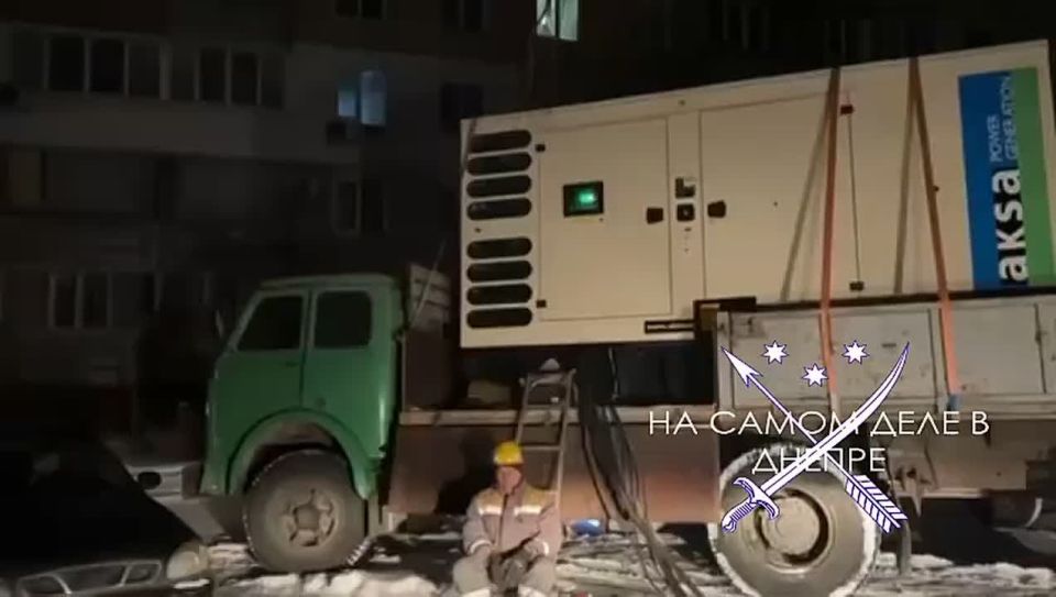 К дому по ул. Янтарной, 73 подвезли мобильный генератор и запитали многоэтажку напрямую
